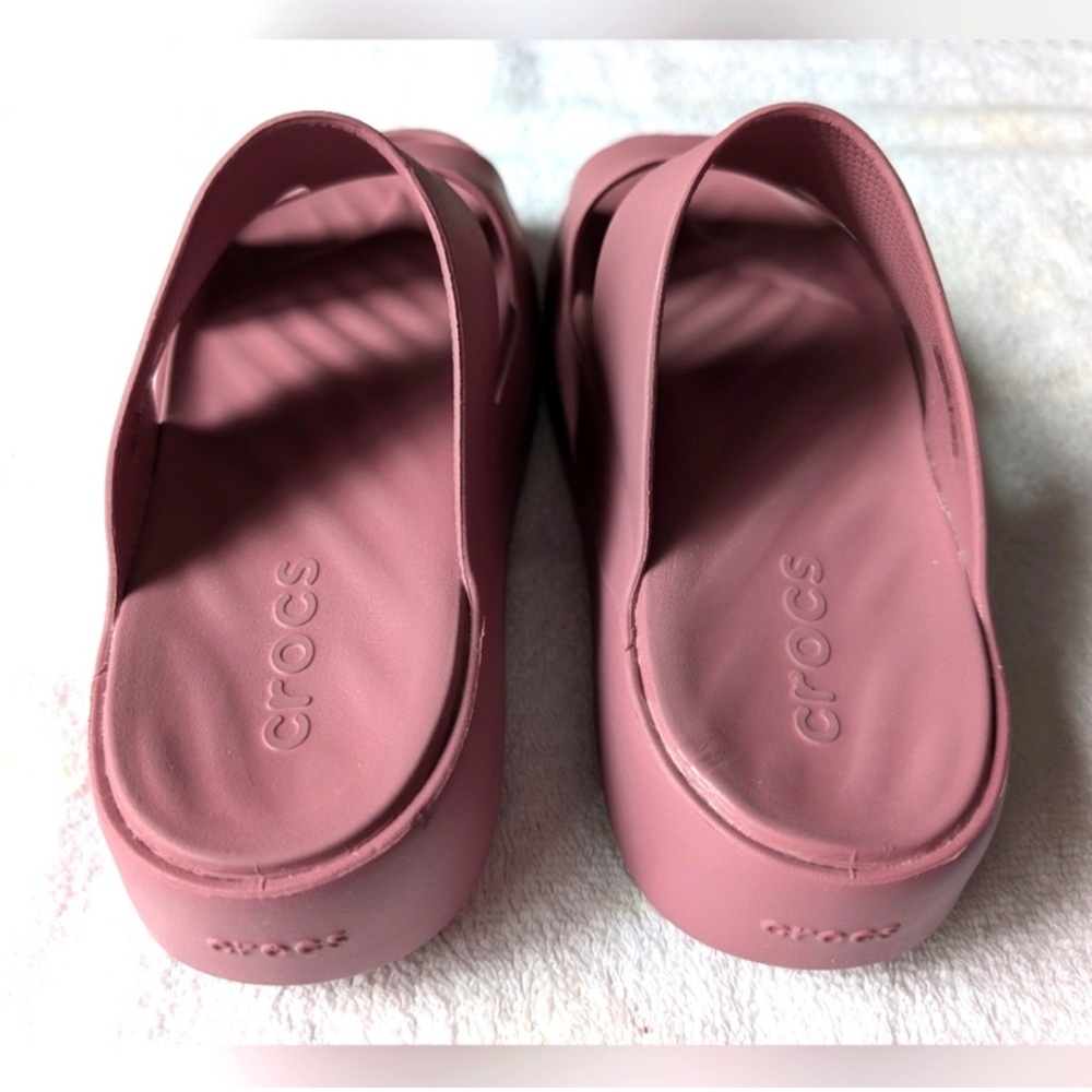 CROCS Getaway Platform H-Strap sandal. Women's 7